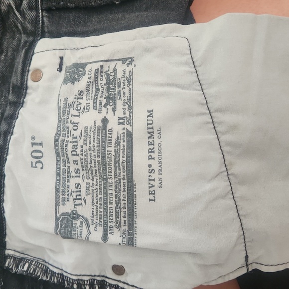 Levi Shorts - Picture 4 of 4